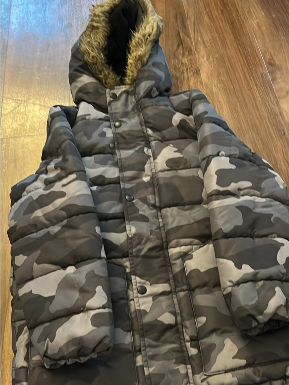 Boys THE CHILDRENS PLACE Gray Camo Puffer Jacket with Faux Fur Hood- 7/8